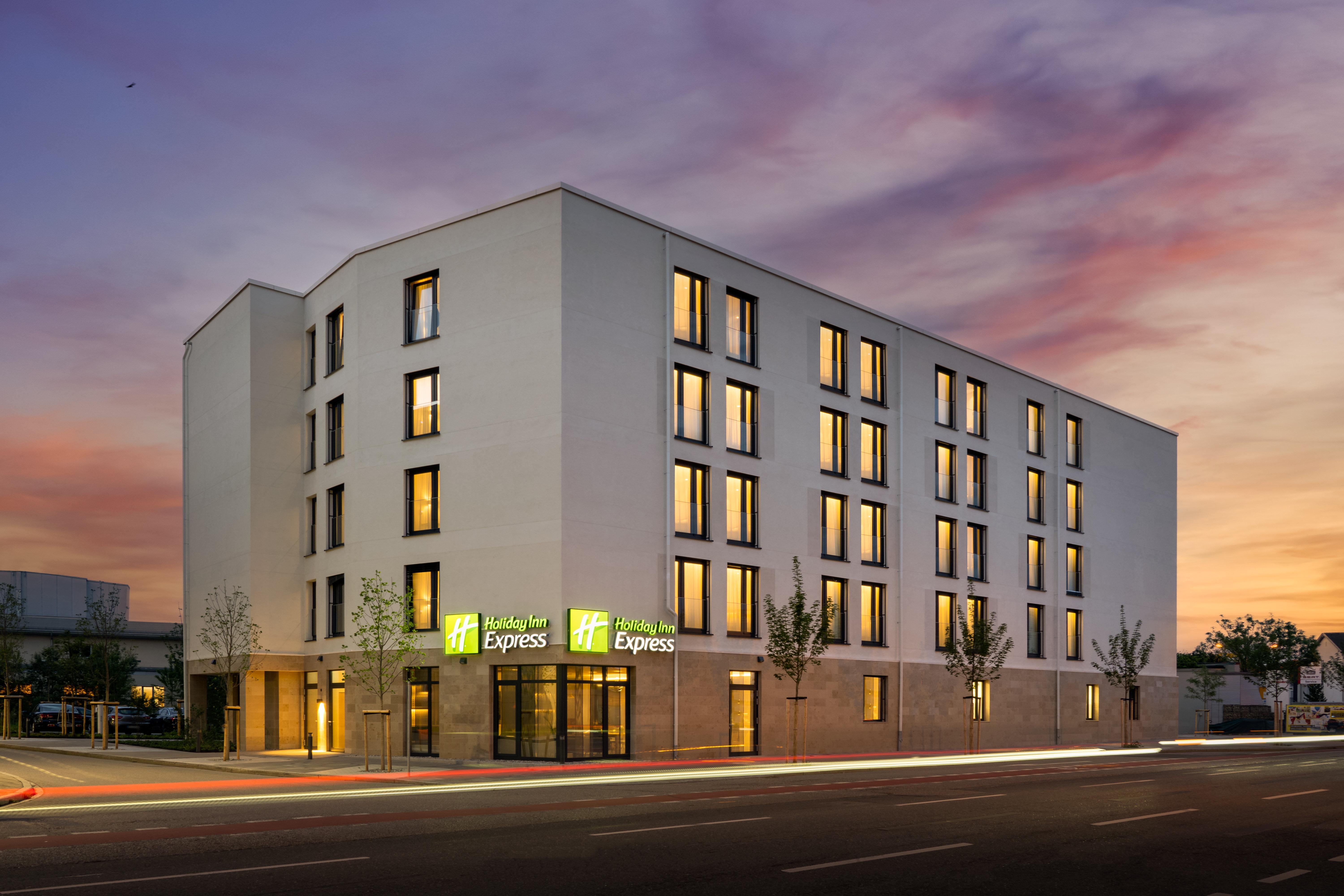 Holiday Inn Express - Rosenheim By Ihg Bagian luar foto