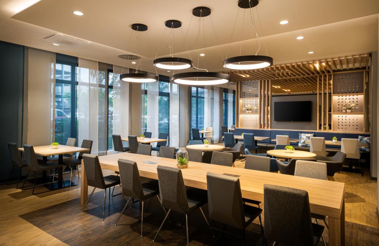 Holiday Inn Express - Rosenheim By Ihg Bagian luar foto