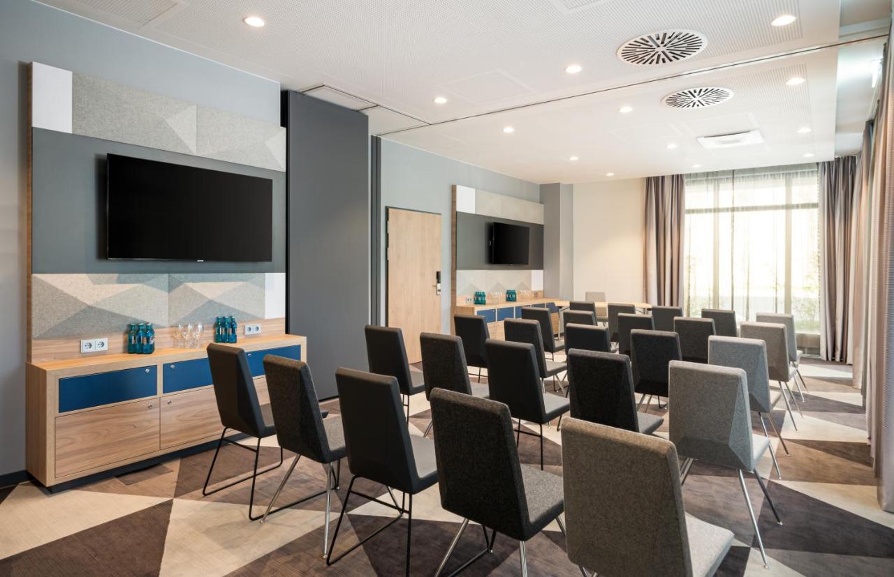 Holiday Inn Express - Rosenheim By Ihg Bagian luar foto